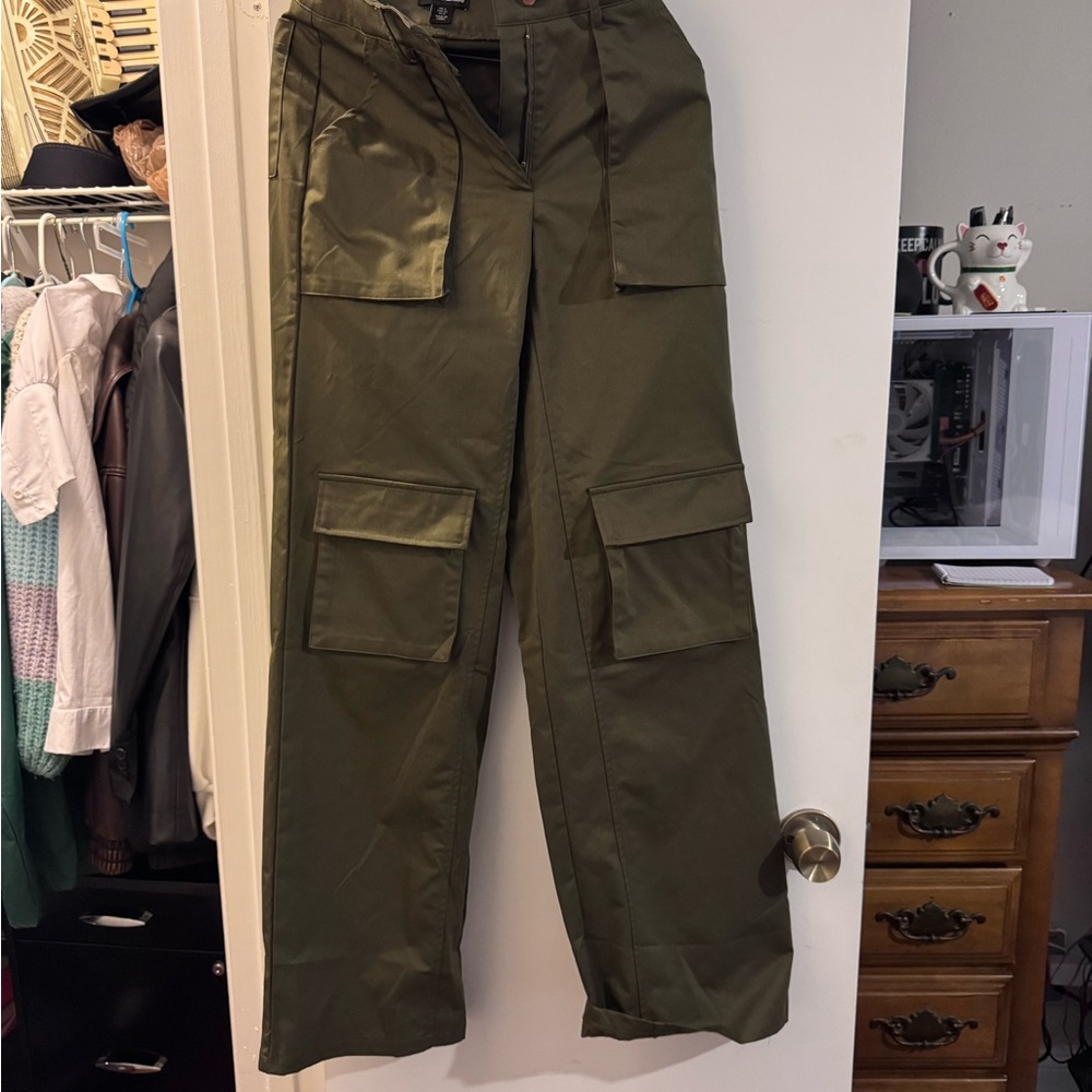 Women’s Olive Cargo Pants
